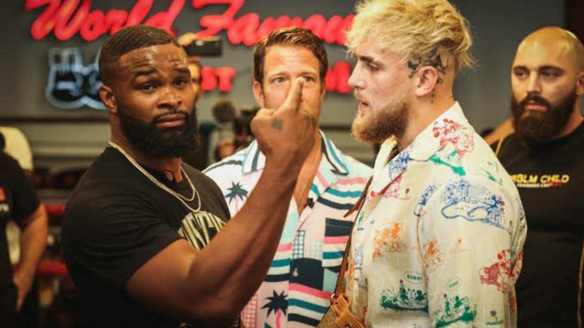 Джек пол 2. Джейк пол Тайрон Вудли. Jake Paul vs Tyron Woodley. Джек пол Тайрон Вудли.